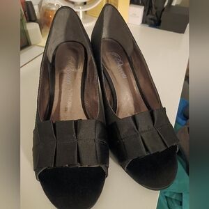 Bouquets Brand Elegant Black Wedge Leather Sole Heels, size 8 WW, 3" Heels